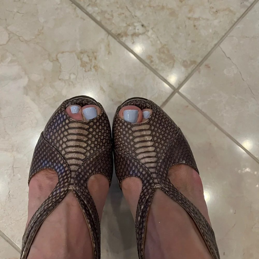 Authentic Fendi Heels (brown alligator skin) - Picture 7 of 7